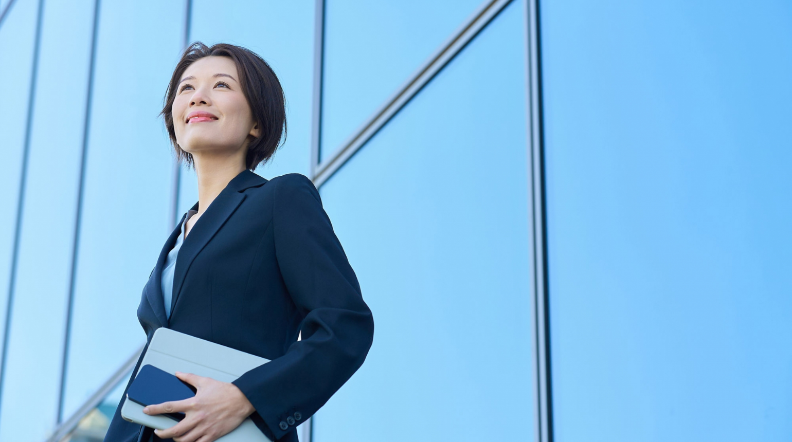 微笑む女性IFA